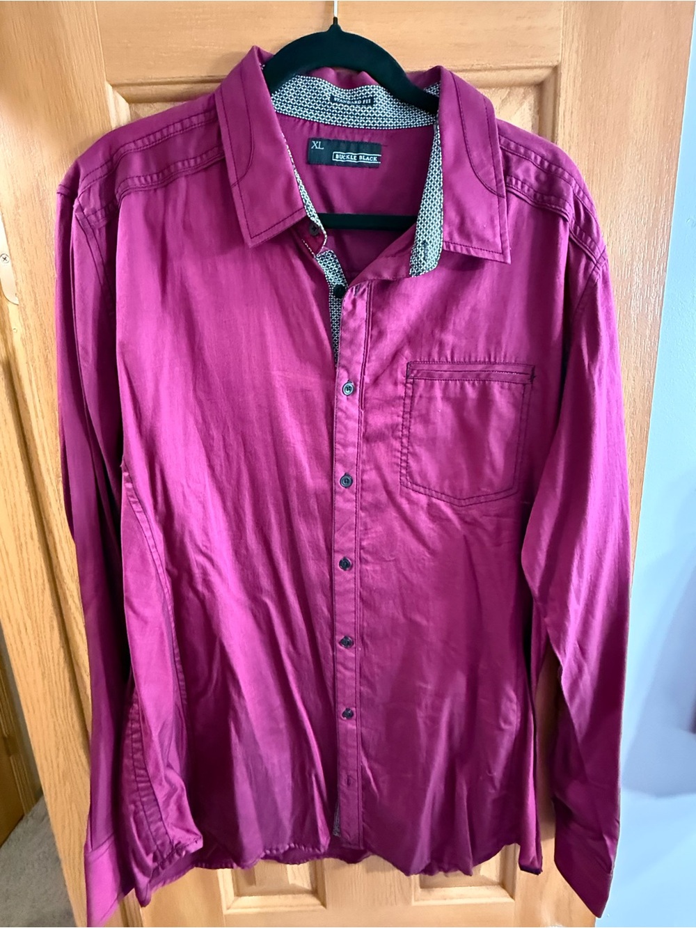 Buckle Black Men's Long-Sleeve Button-Down Shirt in Magenta/Maroon/Red